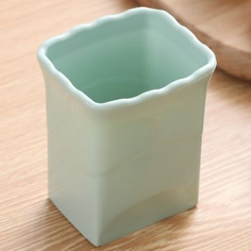 Green Cup Slicer for Strawberries, Grapes & Vegetables - Kitchen Gadget - 1